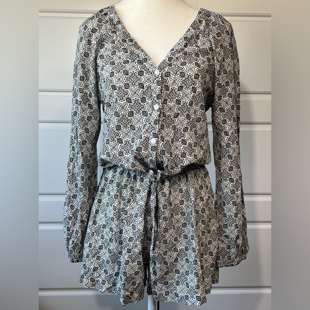 NWT GAP Romper Boho Black White Floral Print Long Sleeve Button Down XS